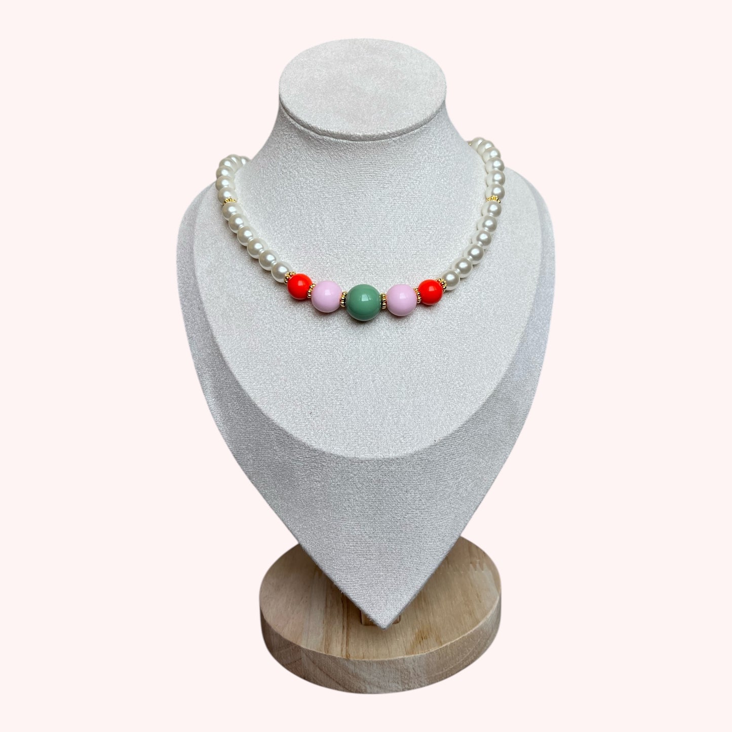 COLLIER QUEEN