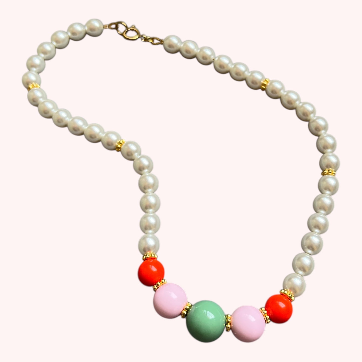 COLLIER QUEEN