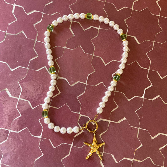 COLLIER SUR LA PLAGE